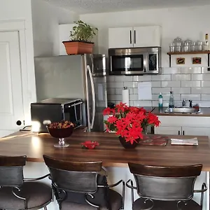  Apartment Tranquil & Tasteful One Bdrm Private Ne